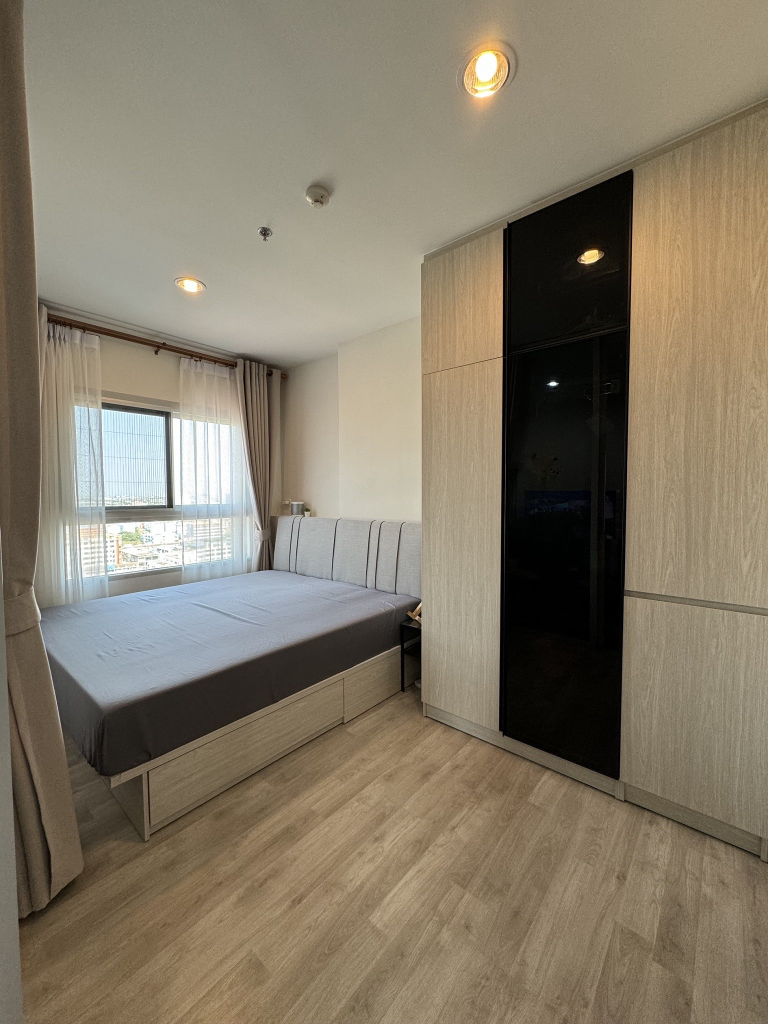 For rent Niche Mono Ramkhamhaeng 1 bed plus 35 sq m. Building A, 28th floor, corner room, fully furnished and electric appliances, ready to move in For rent Niche Mono Ramkhamhaeng 1 bed plus 35 sq m. Building A, 28th floor, corner room, fully furnished and electric appliances, ready to move in