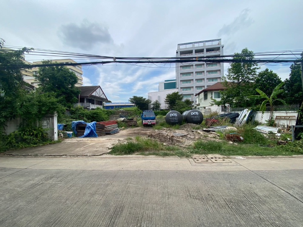 ● Prime Location ● ที่ดินแปลงสวย 191.60 ตร.ว. | หน้ากว้างติดถนน 20 เมตร ลึก 40 เมตร | ใกล้ MRT ลาดพร้าว 4 นาที, BTS รัชโยธิน 8 นาที, เมเจอร์ ซีนีเพล็กซ์ รัชโยธิน 8 นาที, เซ็นทรัล ลาดพร้าว 9 นาที ● Prime Location ● ที่ดินแปลงสวย 191.60 ตร.ว. | หน้ากว้างติดถนน 20 เมตร ลึก 40 เมตร | ใกล้ MRT ลาดพร้าว 4 นาที, BTS รัชโยธิน 8 นาที, เมเจอร์ ซีนีเพล็กซ์ รัชโยธิน 8 นาที, เซ็นทรัล ลาดพร้าว 9 นาที