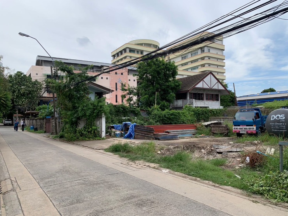 ● Prime Location ● ที่ดินแปลงสวย 191.60 ตร.ว. | หน้ากว้างติดถนน 20 เมตร ลึก 40 เมตร | ใกล้ MRT ลาดพร้าว 4 นาที, BTS รัชโยธิน 8 นาที, เมเจอร์ ซีนีเพล็กซ์ รัชโยธิน 8 นาที, เซ็นทรัล ลาดพร้าว 9 นาที – รูปที่ 2