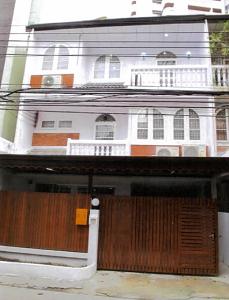 Home Office 3 Floors in Phrom Phong For Rent