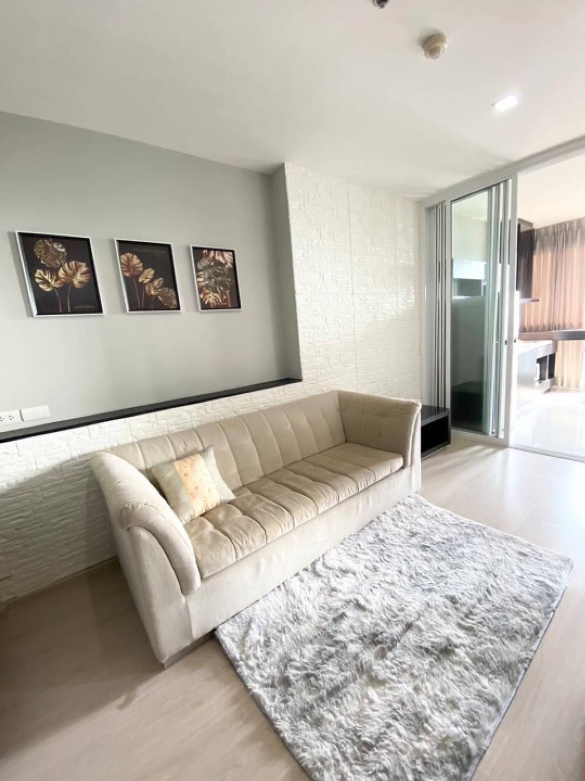 📢👇 One of good choice and chance for living or investing at Rhythm Sukhumvit 44/1, near many restaurants, schools, supermarkets, hospital, Bank