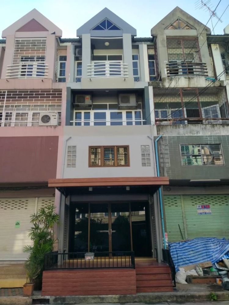 ขายถูกมาก อาคารพาณิชย์ 4 ชั้น 16 ตร.วา หมู่บ้านรื่นฤดี ซ.รามคำแหง 180 บ้านมี 4 ห้องนอน 3 ห้องน้ำ + แอร์ 6 เครื่อง ขายถูกมาก อาคารพาณิชย์ 4 ชั้น 16 ตร.วา หมู่บ้านรื่นฤดี ซ.รามคำแหง 180 บ้านมี 4 ห้องนอน 3 ห้องน้ำ + แอร์ 6 เครื่อง