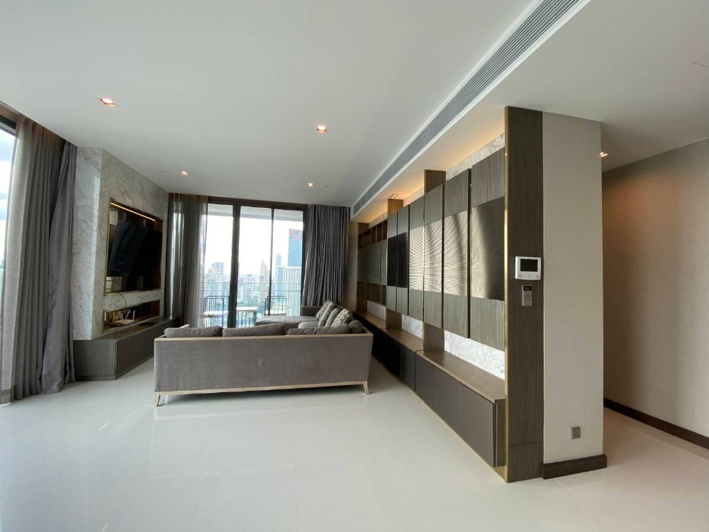 ♦ Prime Location ♦ ชั้น 35+ 201.76 ตร.ม. | 3 ห้องนอน 5 ห้องน้ำ | คอนโดติดสถานีรถไฟฟ้า BTS นานา, ใกล้ โคเรียนทาวน์ 1 นาที, เทอร์มินอล21 4 นาที, เซ็นทรัล เอ็มบาสซี 4 นาที, มศว. 12 นาที – รูปที่ 3