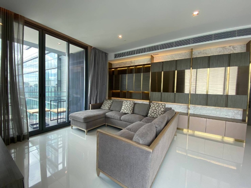 ♦ Prime Location ♦ ชั้น 35+ 201.76 ตร.ม. | 3 ห้องนอน 5 ห้องน้ำ | คอนโดติดสถานีรถไฟฟ้า BTS นานา, ใกล้ โคเรียนทาวน์ 1 นาที, เทอร์มินอล21 4 นาที, เซ็นทรัล เอ็มบาสซี 4 นาที, มศว. 12 นาที – รูปที่ 4