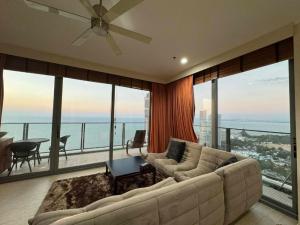 For Sale Condo Northpoint Pattaya 3 bed corner private view (S03-1642S)