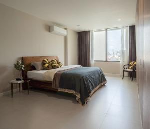 ❖ Chao Phraya Riverside ❖ ชั้น 10+ 3 ห้องนอน 3 ห้องน้ำ | 200.00 ตร.ม. มีระเบียงส่วนตัว | คอนโดใกล้ BTS คลองสาน 2 นาที, ไอคอนสยาม 3 นาที, ล้ง 1919 3 นาที