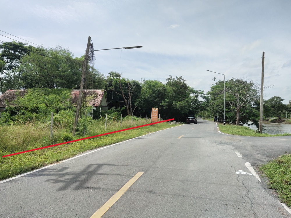 Land for sale, 47 rai, filled in the whole plot, front facing Khlong Chet Road, back facing the canal, rectangular shape Land for sale, 47 rai, filled in the whole plot, front facing Khlong Chet Road, back facing the canal, rectangular shape