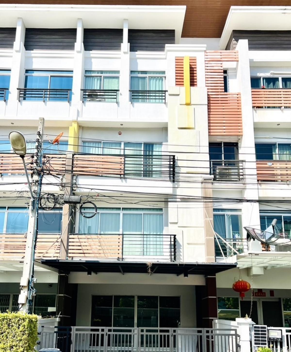 For rent: Home office Biz Town Srinakarin 46/1, newly decorated For rent: Home office Biz Town Srinakarin 46/1, newly decorated