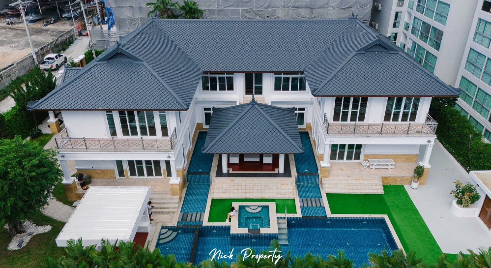 LUXURY HOUSE Pool Villa Pattaya - Large single house with swimming pool, close to the beach, almost one rai of land, prime location, Khao Phra Tamnak, Pattaya