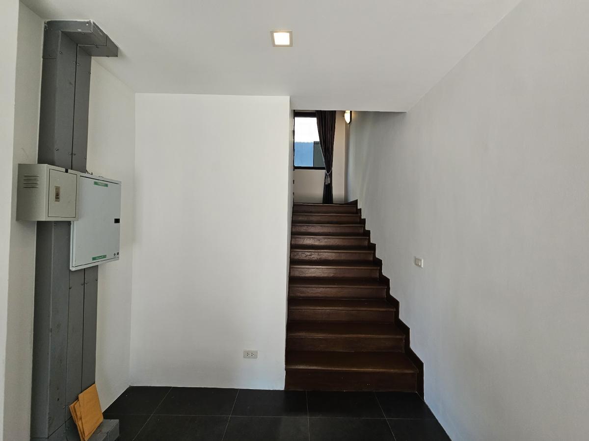For Rent 💥4-storey home office, ARCO, near the expressway, Ekkamai - Ram Intra (behind CHIC REPUBLIC), Soi Yothin Phatthana 11, ready to move in, suitable for both residential and Home Office. – รูปที่ 4