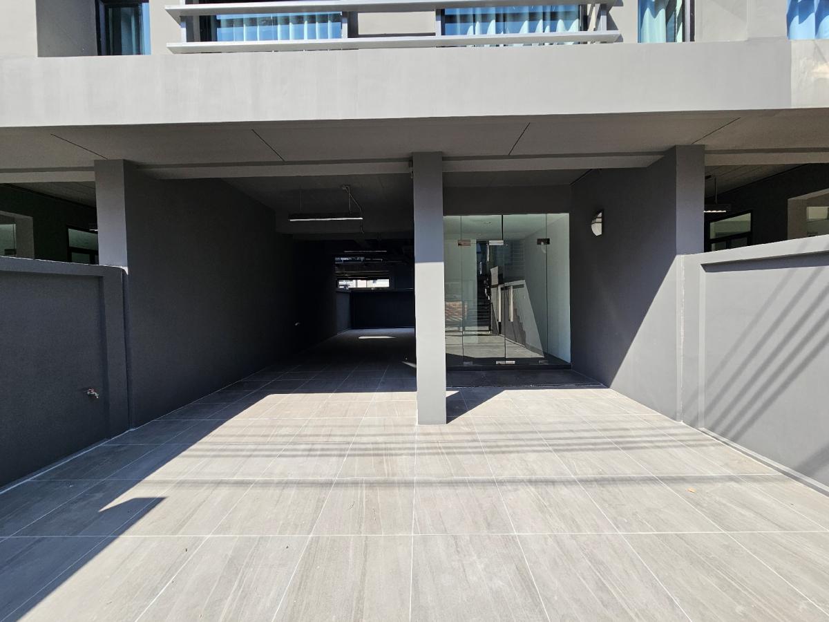 For Rent 💥4-storey home office, ARCO, near the expressway, Ekkamai - Ram Intra (behind CHIC REPUBLIC), Soi Yothin Phatthana 11, ready to move in, suitable for both residential and Home Office. – รูปที่ 2
