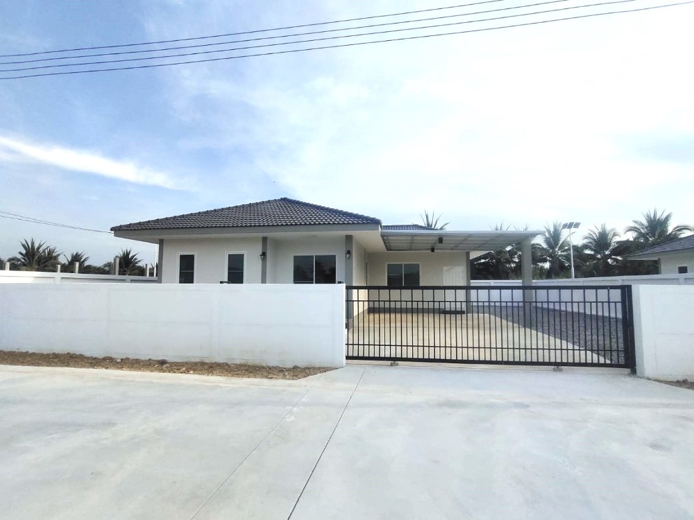 For sale: Single-storey detached house, area 100 square wah, front of house does not face anyone elses house, coconut grove atmosphere, cool all year round. For sale: Single-storey detached house, area 100 square wah, front of house does not face anyone elses house, coconut grove atmosphere, cool all year round.