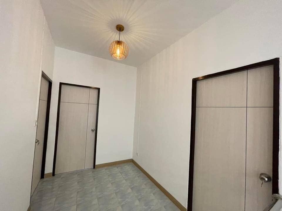 ห้ามพลาด❗ บ้าน 2 ชั้น เนื้อที่ 87 ตรว ราคาเพียง 5.9 ล้านบาท❗ ใกล้รถไฟฟ้าสายสีเหลือง สถานีศรีด่าน เชื่อมต่อ ถ.ศรีนครินทร์,ถ.เทพารักษ์,ทางคู่ขนานถนนบางนา- ตราด – รูปที่ 2