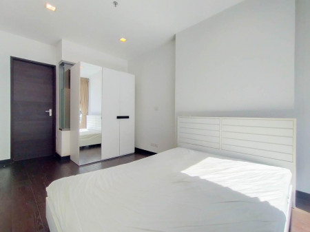 Urgent sale, condo next to BTS Phaya Thai, Ideo Q Phaya Thai, 40 sq m, 18th floor, good location Urgent sale, condo next to BTS Phaya Thai, Ideo Q Phaya Thai, 40 sq m, 18th floor, good location