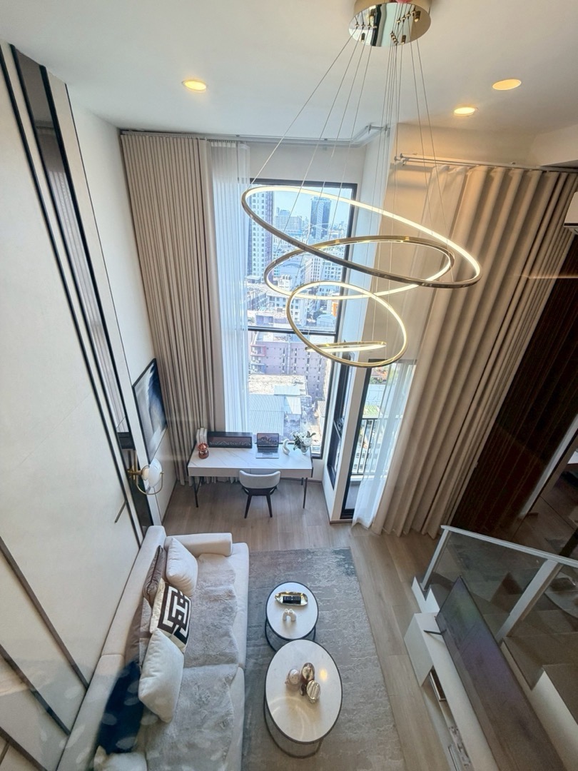 🔥 Last unit available! Two-story layout. 💥 Just 2 minutes from MRT Huai Khwang. ✨ Hurry before it's gone! 097-156-6664