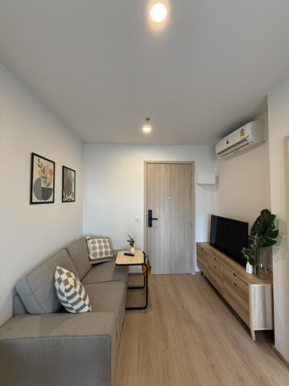 For rent, Life Rama4-Aoke project, size 32 sq.m., fully furnished and electric appliances, ready to move in