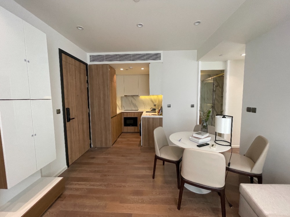 ให้เช่าคอนโด MUNIQ Sukhumvit 23 ชั้นสูงวิวสวยหายาก 2 ห้องนอน 2 ห้องน้ำ (Free Internet)