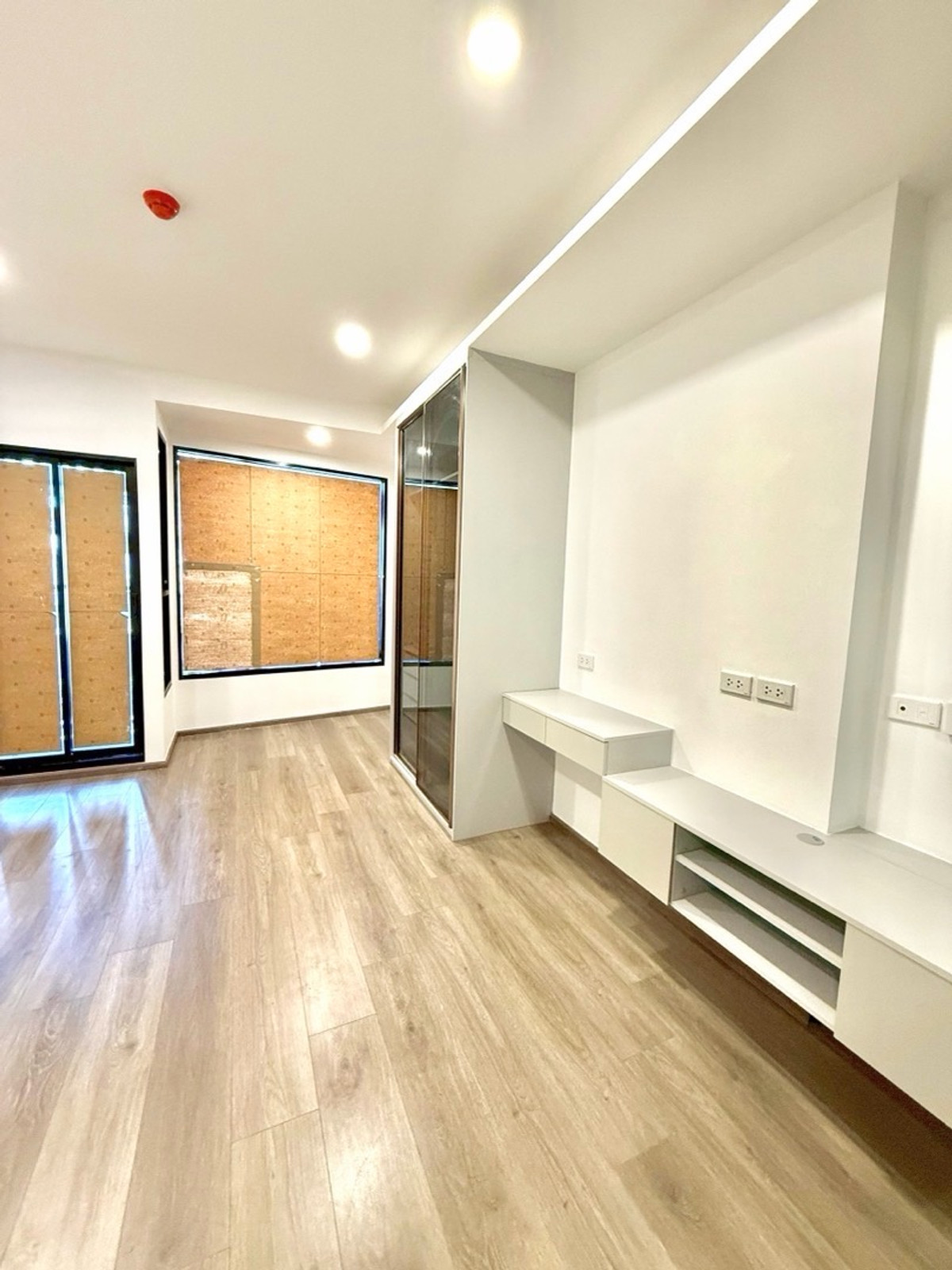 Condo next to MRT Huai Khwang, 2-storey high ceiling room, beautiful view in the heart of Ratchada, Huai Khwang – รูปที่ 3