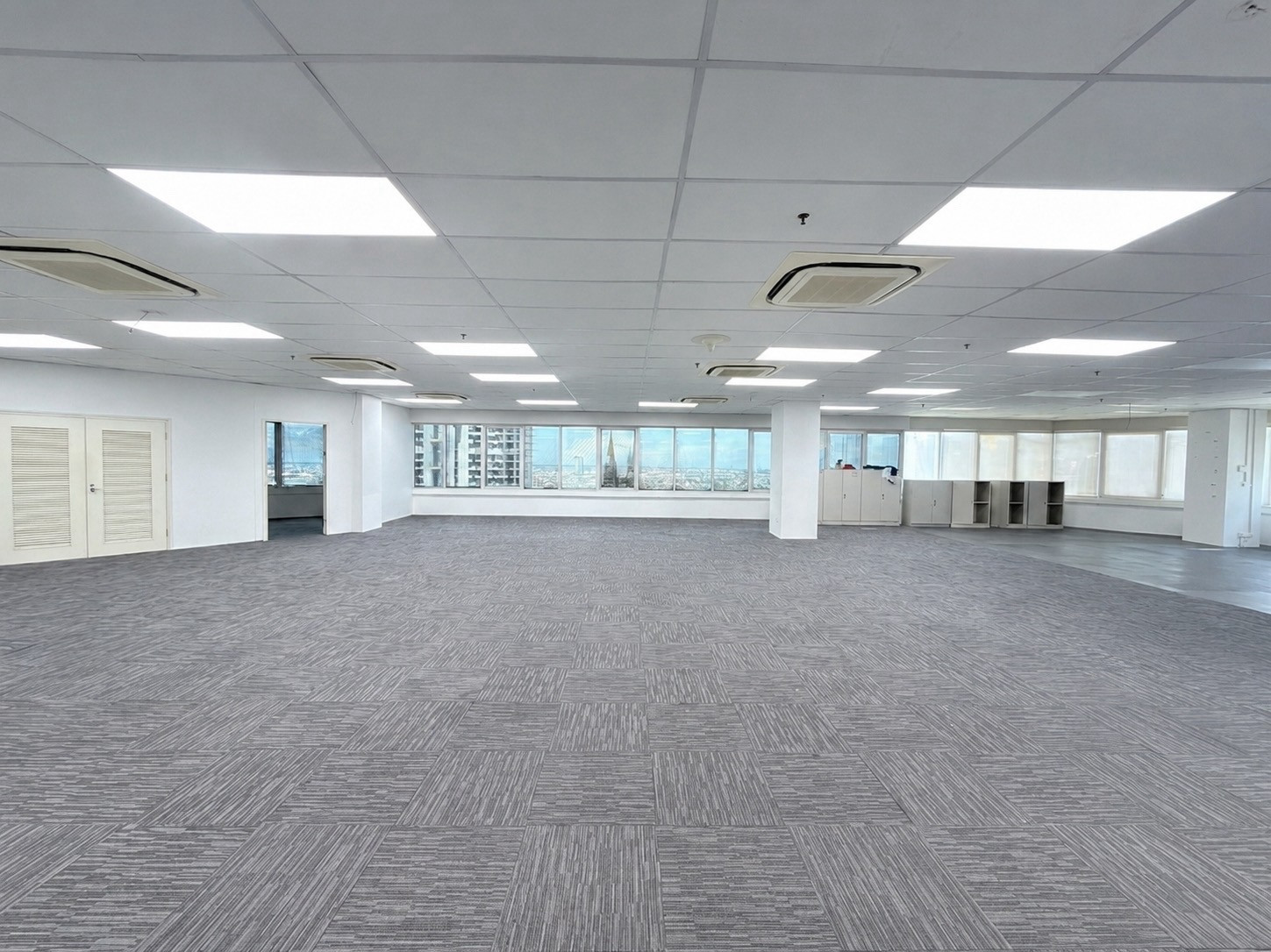 Office for rent, river view, next to the main road, BRT Wat Dan