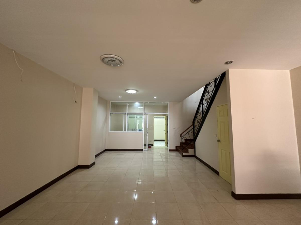 ขาย/เช่าTown home นิรันดร์สิริ เฟส 3 คลองสามวา [Nirunsiri phase 3] 3 ชั้น ขนาด 31 ตรว. 4 ห้องนอน 3 ห้องน้ำ 1 ห้องใต้บันได ซิงค์ครัว 1 ทำครัวเพิ่มเติม 
ราคาขาย 3,450,000 บาท เช่า 15,000
สอบถามข้อมูลเพิ่มเติม
Line : kornkamolnwz | 098-259-9352 [Agent K.Now]
