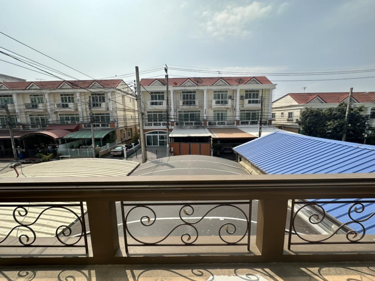 ขาย/เช่าTown home นิรันดร์สิริ เฟส 3 คลองสามวา [Nirunsiri phase 3] 3 ชั้น ขนาด 31 ตรว. 4 ห้องนอน 3 ห้องน้ำ 1 ห้องใต้บันได ซิงค์ครัว 1 ทำครัวเพิ่มเติม 
ราคาขาย 3,450,000 บาท เช่า 15,000
สอบถามข้อมูลเพิ่มเติม
Line : kornkamolnwz | 098-259-9352 [Agent K.Now] – รูปที่ 4