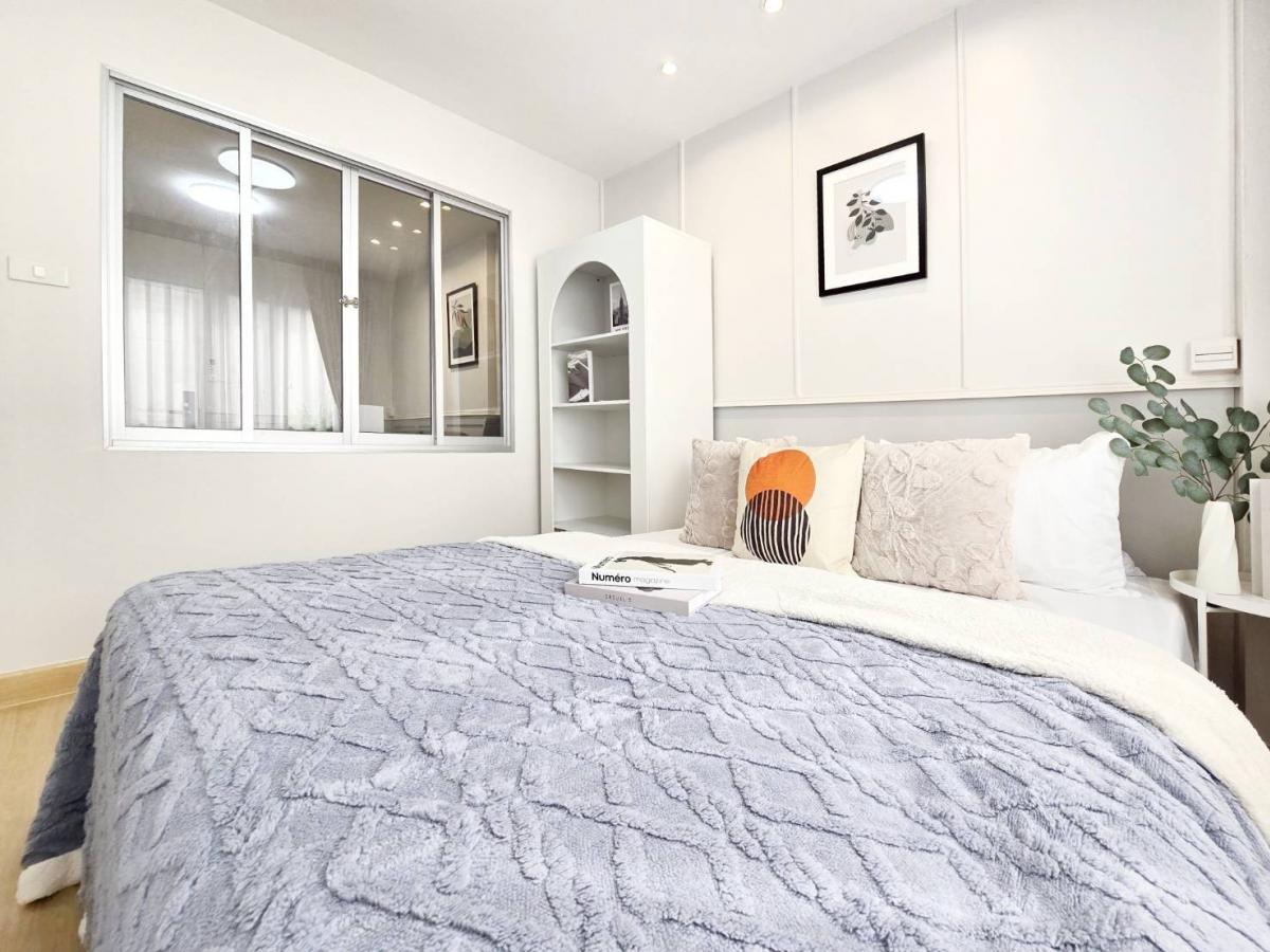 Monthly rent of thousands will disappear in no time. But if you pay the same amount and own it yourself, wouldnt it be better? ✨️Lumpini CondoTown Bodindecha-Ramkhamhaeng✨️ is ready for you to have your own home at a price that is more worthwhile than ren