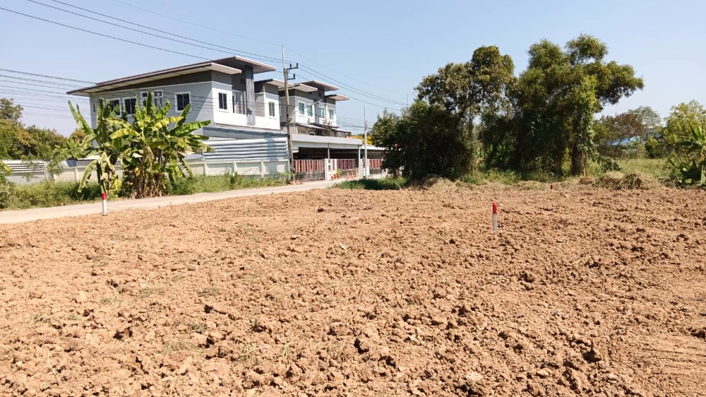 Land for sale, 52 sq.w., Soi 9/11, Village No. 9, Khlong Sam Subdistrict, Khlong Luang District, filled in, on the road, can be paid in installments, near Wat Thammakaya