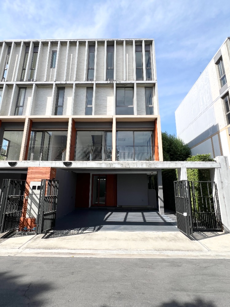 ขายทาวน์โฮมหรู เทพา รามคำแหง 118 (Dhepa Ramkhamhaeng 118) รีโนเวตใหม่ ใกล้โรงเรียนนานาชาติ Ascot ขายทาวน์โฮมหรู เทพา รามคำแหง 118 (Dhepa Ramkhamhaeng 118) รีโนเวตใหม่ ใกล้โรงเรียนนานาชาติ Ascot