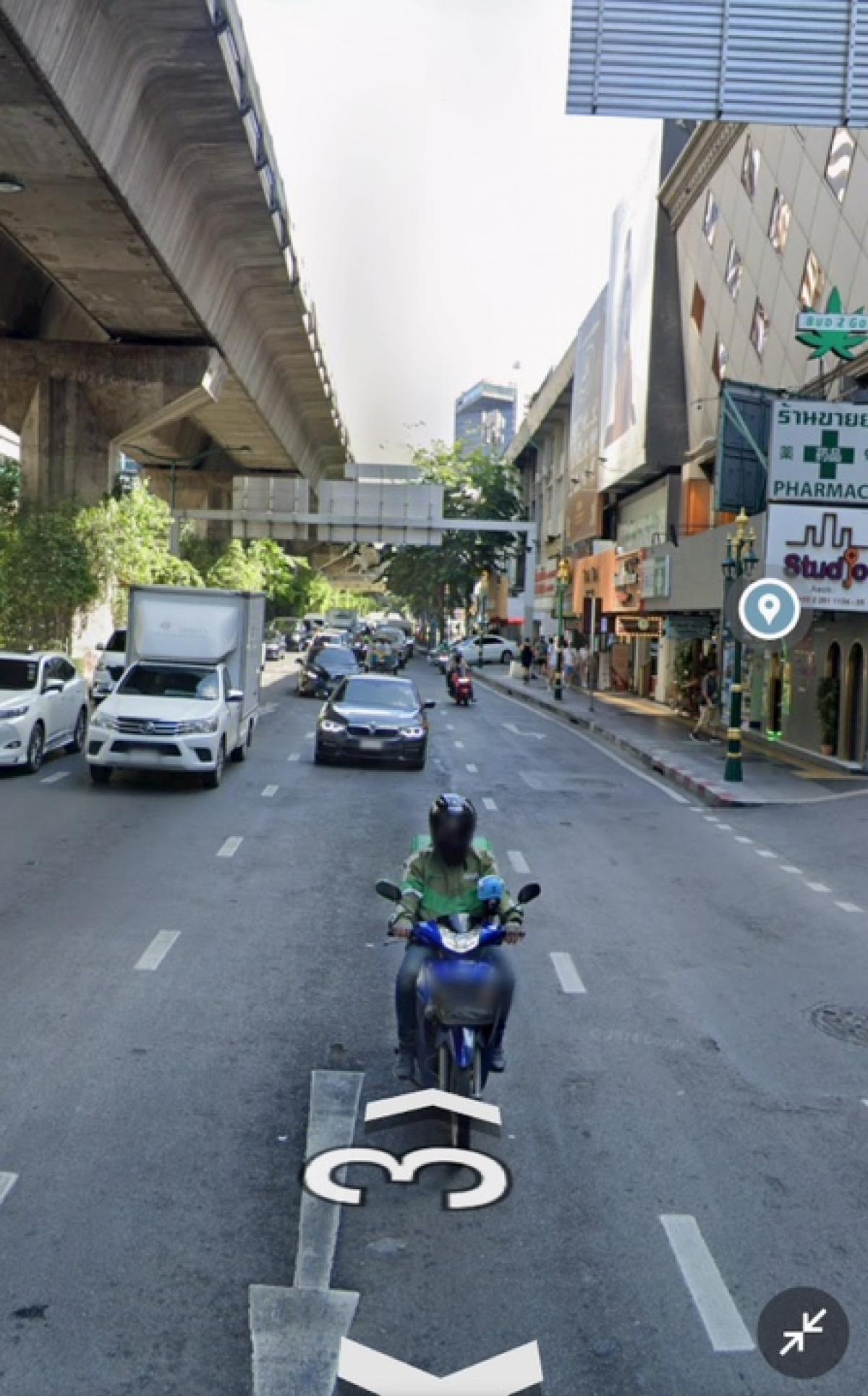 For Sale: 4-Story Commercial Building,near BTS Asoke, Yield 6.1% For Sale: 4-Story Commercial Building,near BTS Asoke, Yield 6.1%