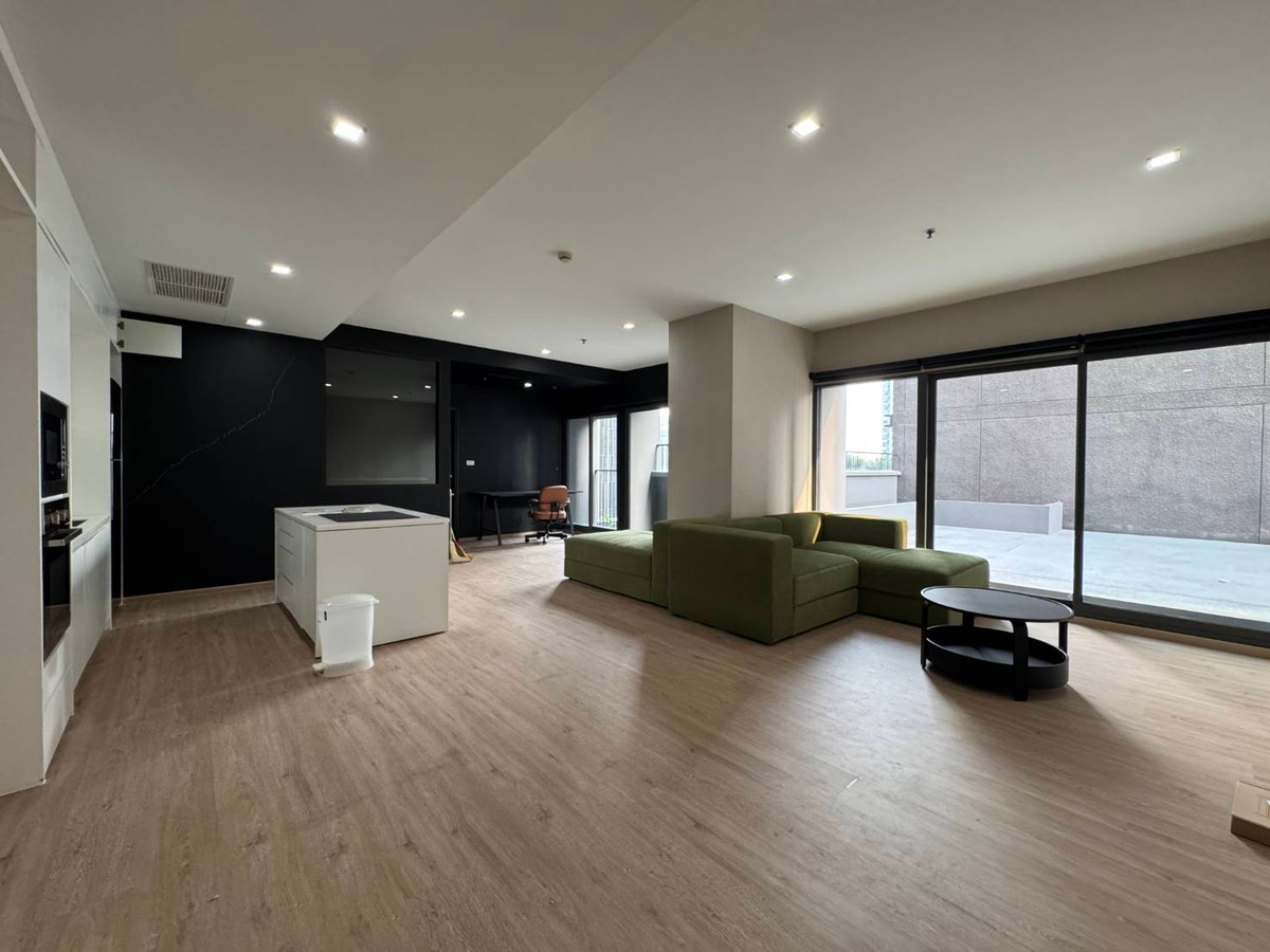 Urgent Sale! Noble Remix Thonglor, 150 Sqm.room,Front Building, Next to BTS Thonglor