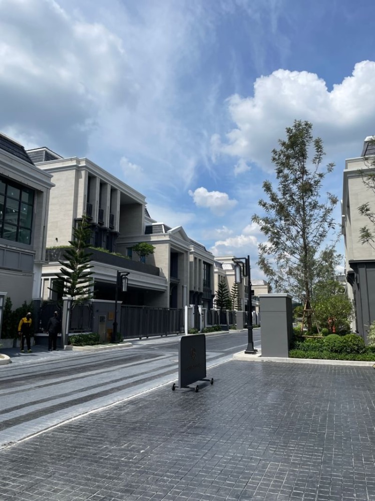 For sale: Luxury 3-storey detached house project, CONNOISSEUR Phatthanakan, beautifully designed, usable area from 756 - 952 square meters. For sale: Luxury 3-storey detached house project, CONNOISSEUR Phatthanakan, beautifully designed, usable area from 756 - 952 square meters.