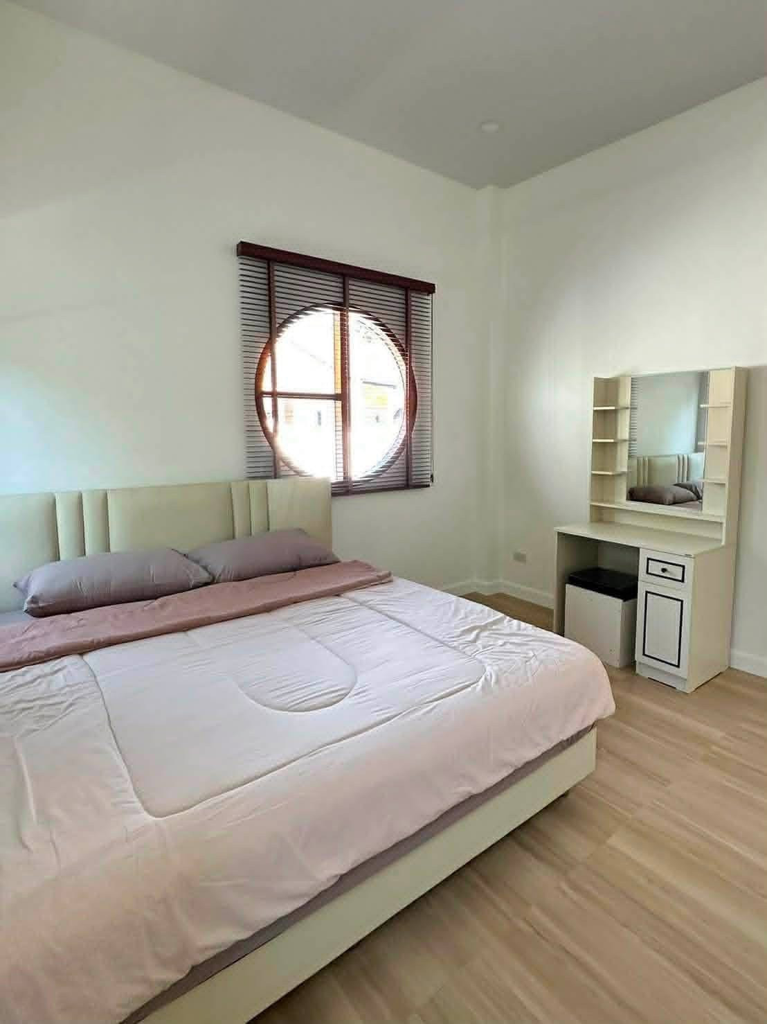   บ้านเดี่ยว สไตล์มินิมอล ว่างให้เช่า. พื้นที่ 110 ตรม.  2 ห้องนอน – รูปที่ 2