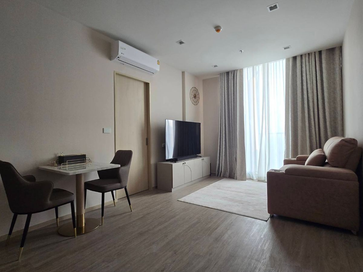 Noble State 39 / Luxury project near BTS Phrom Phong / 2 bedrooms, 2 bathrooms, 58 sq m. Call 0937890899