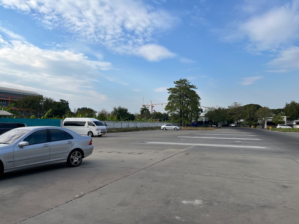 ที่ดินเปล่าพร้อมพื้นคอนกรีต ด้านหลังติดคลองประเวศ ที่ดินเปล่าพร้อมพื้นคอนกรีต ด้านหลังติดคลองประเวศ