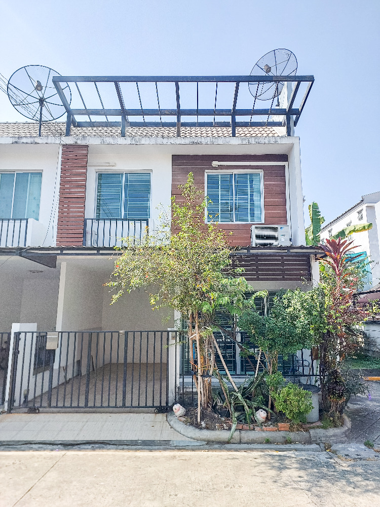 Townhome for sale, Ariya Color 3, beautifully decorated, ready to move in, with some furniture, corner house, large area Townhome for sale, Ariya Color 3, beautifully decorated, ready to move in, with some furniture, corner house, large area