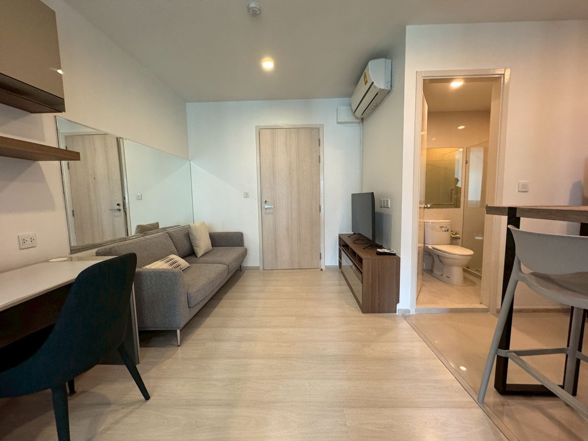 ให้เช่า 1ห้องนอน 35ตร.ม มีwalk-in closet ชั้นสูง วิวสวย โทร.081-645-5895 ให้เช่า 1ห้องนอน 35ตร.ม มีwalk-in closet ชั้นสูง วิวสวย โทร.081-645-5895