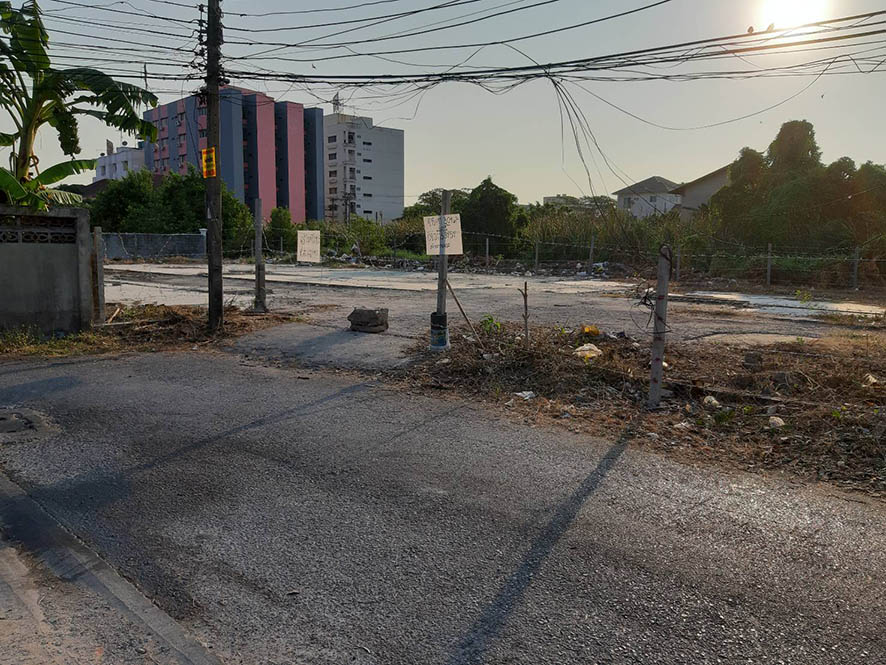 Land 450 meters from Ramintra 31 Sky Train