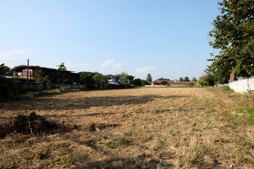 Land filled in, 270 m. from the main road, in the alley next to Suang Men Hospital * is selling* Land filled in, 270 m. from the main road, in the alley next to Suang Men Hospital * is selling*