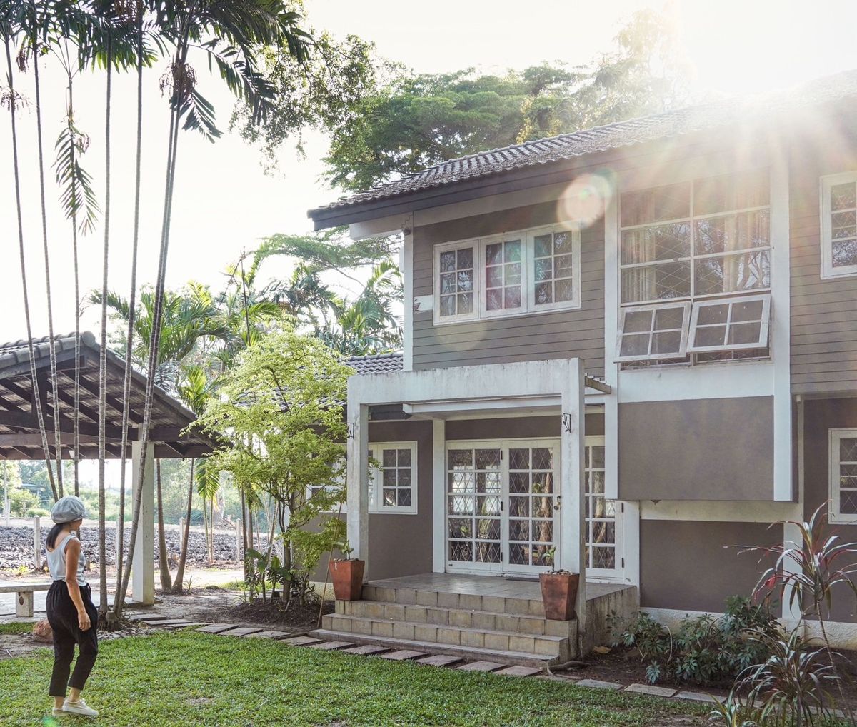 Beautiful house for sale, shady, used to be a guest house for Thai Airways. There are 4 houses in total, area 3 rai 84 square wa, price 21 million baht. The front is on the road, the back is on the canal, Nong Chok area. Interested, contact Pui 08-9920-98 Beautiful house for sale, shady, used to be a guest house for Thai Airways. There are 4 houses in total, area 3 rai 84 square wa, price 21 million baht. The front is on the road, the back is on the canal, Nong Chok area. Interested, contact Pui 08-9920-98