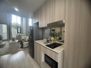 Reference Kaset District, opposite Kasetsart University, 4.8 m high ceiling room. 💢Fully Furnished💢Starting price 4.29 million baht*☎️ contact 0646428664 (Phat)