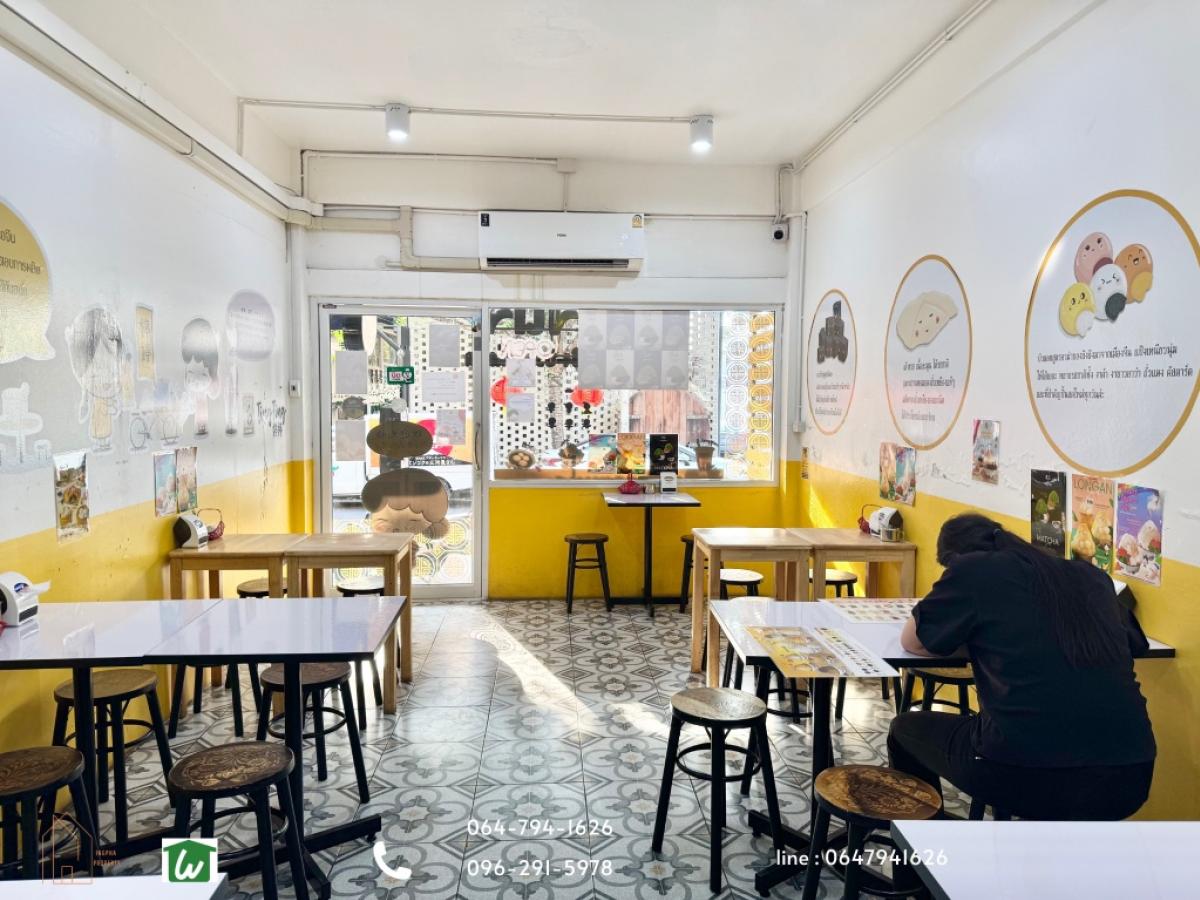 Sell 3 -story commercial building/commercial building (selling with tenants) on Rama 9 Road, new cut, Soi 49 *Soi the same as the top duck shop Sell 3 -story commercial building/commercial building (selling with tenants) on Rama 9 Road, new cut, Soi 49 *Soi the same as the top duck shop