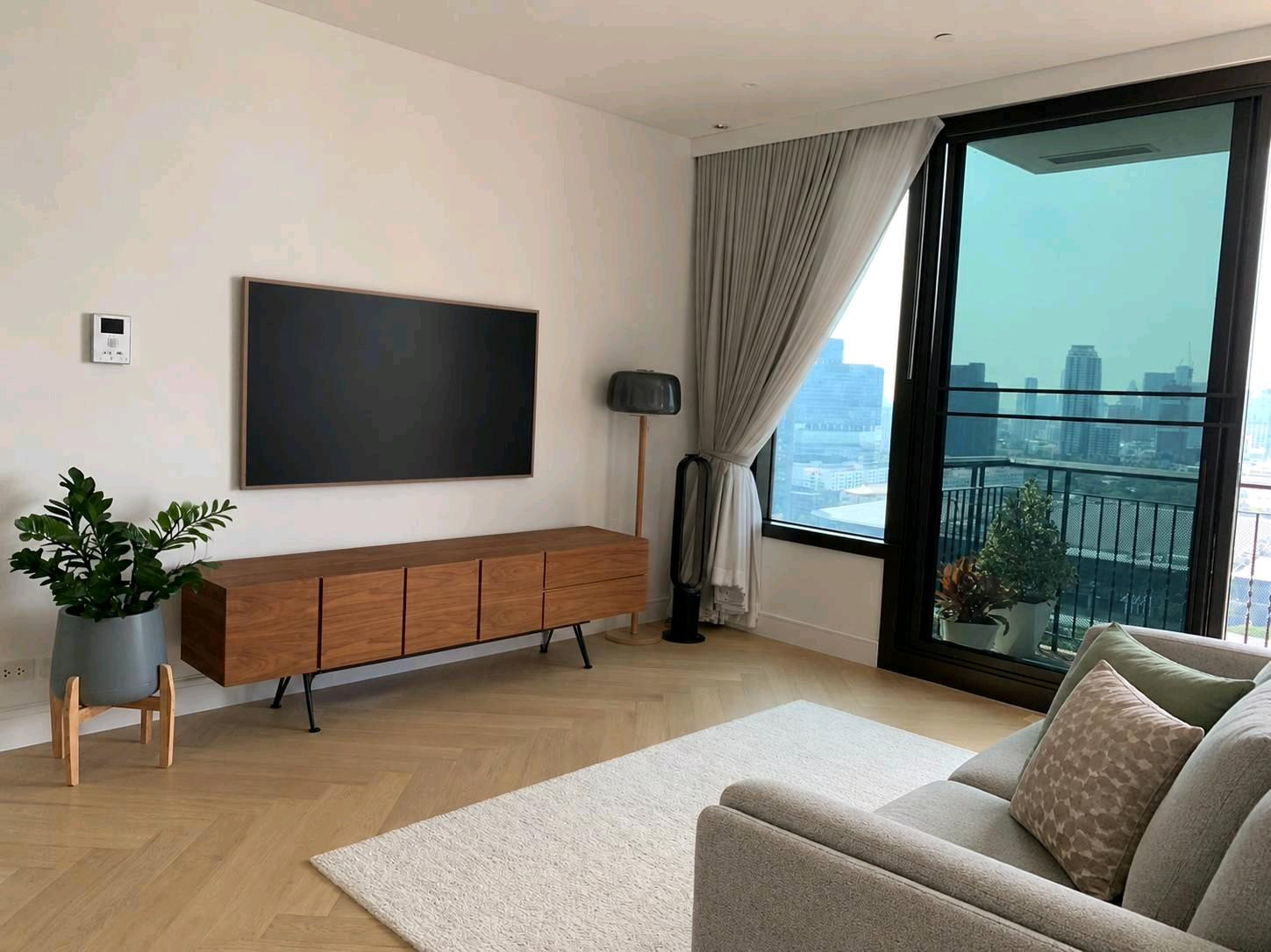 Renovated unit - Pet-friendly condo - for sale 3 bedrooms unblocked view