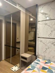 Ashton Chula Silom【𝐑𝐄𝐍𝐓】🔥พร้อมเข้าอยู่แล้ววันนี้!! สัมผัสความโมเดิร์น ไลฟ์สไตล์ในพื้นที่ ที่กว้างขวาง บิ้วอินสุดพรีเมียม🔥 ติดต่อไลน์ไอดี: @hacondo