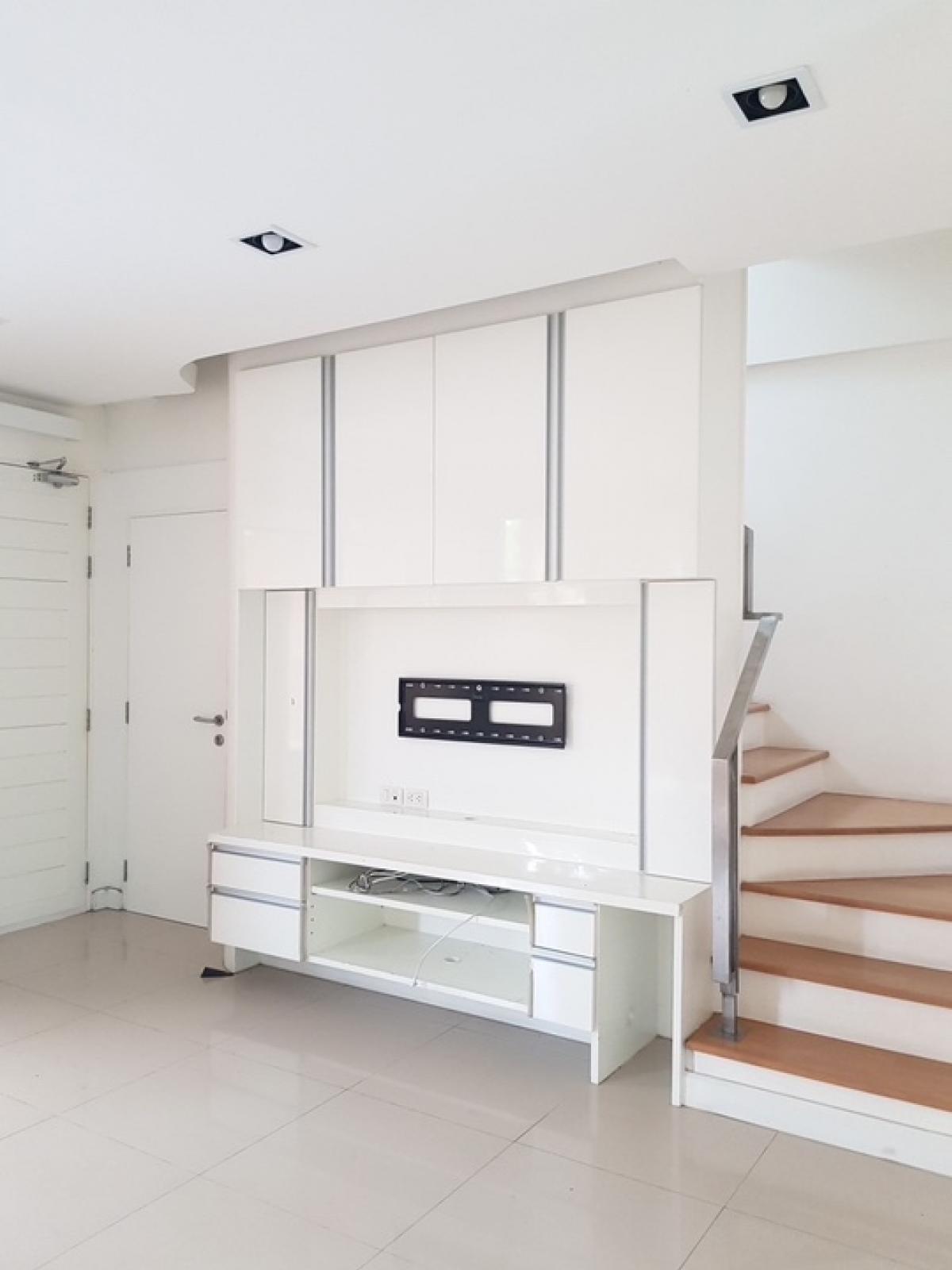 sells himself, great location, Townhome Townplus On Nut – รูปที่ 2
