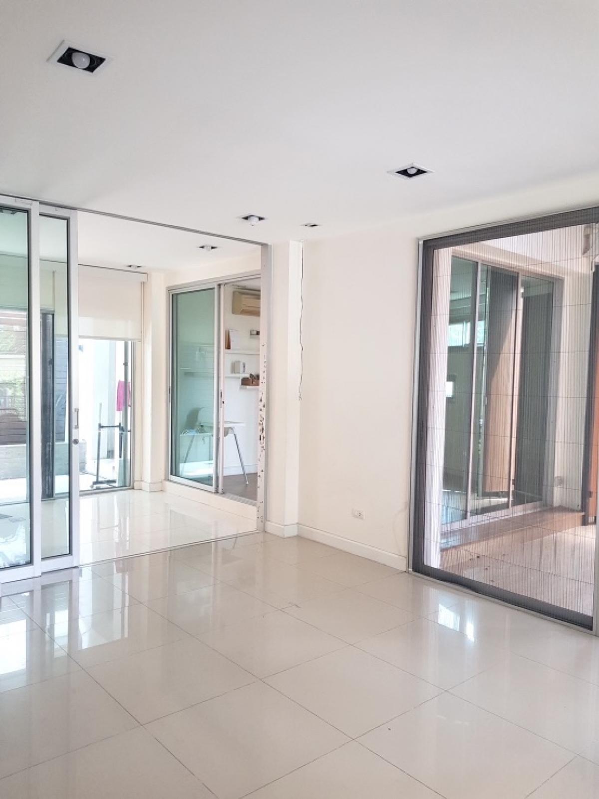  sells himself, great location, Townhome Townplus On Nut – รูปที่ 3