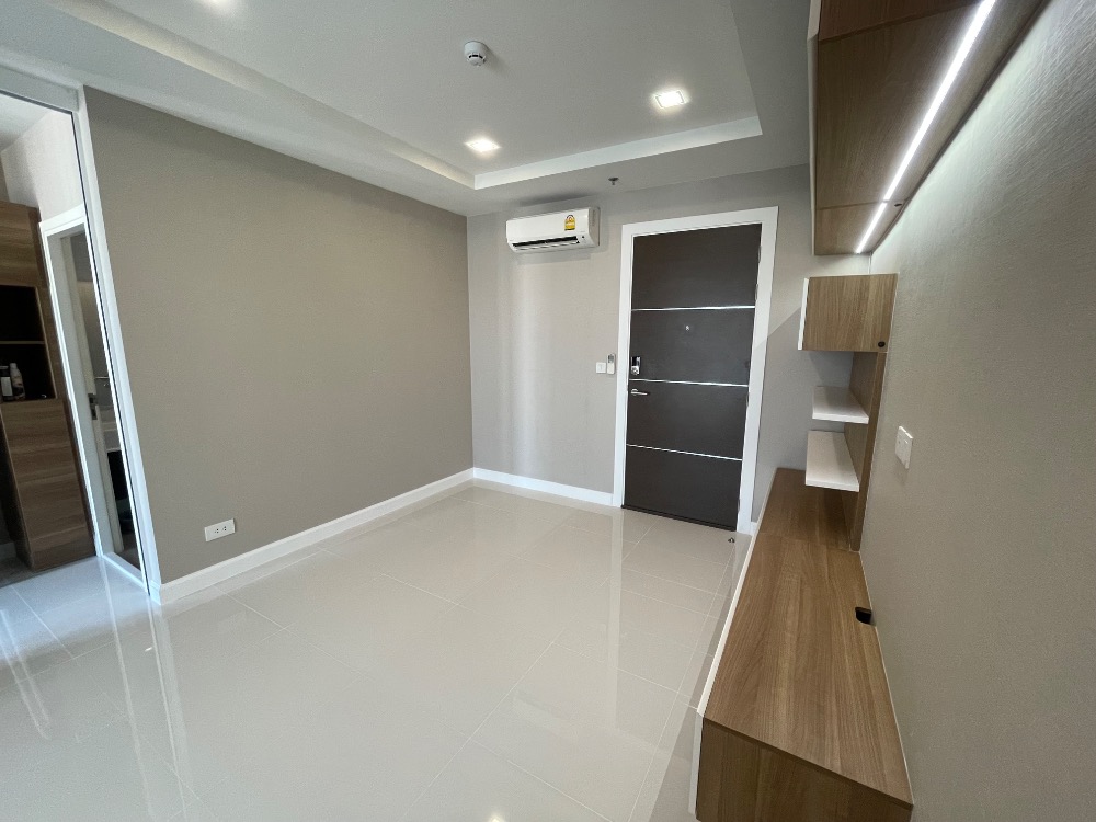 For Sale 1 Bedroom A16xx Selling an empty room, like new condition.