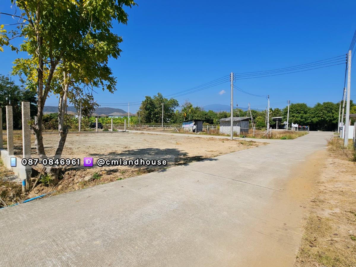 Land area 82 sq.w., beautiful corner plot, Doi Suthep view, near the canal road 800 m., near the airport 10 km., Ban Rai, Nam Phrae Subdistrict, Hang Dong District, behind Saensaran Village.