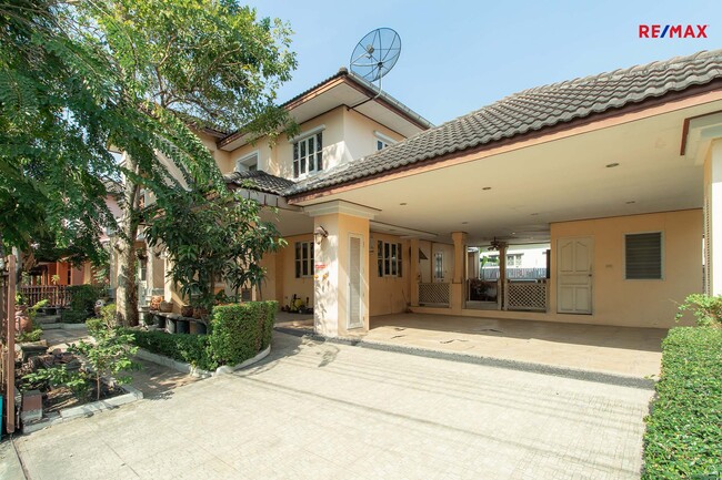 Single house for sale, Chaiyapruek Village, Bang Khun Thian, 111 square wah, with garage extension, strong