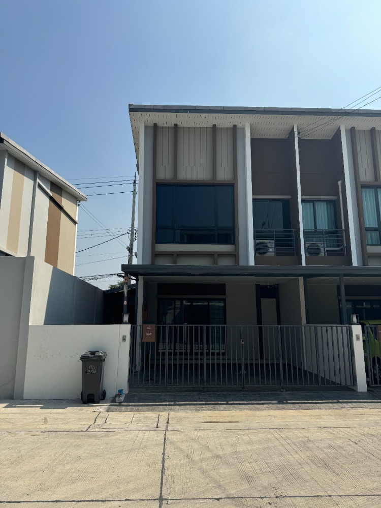 For sale: 2-storey townhouse, private, maximum security, ready to move in, Ngam Wong Wan area For sale: 2-storey townhouse, private, maximum security, ready to move in, Ngam Wong Wan area
