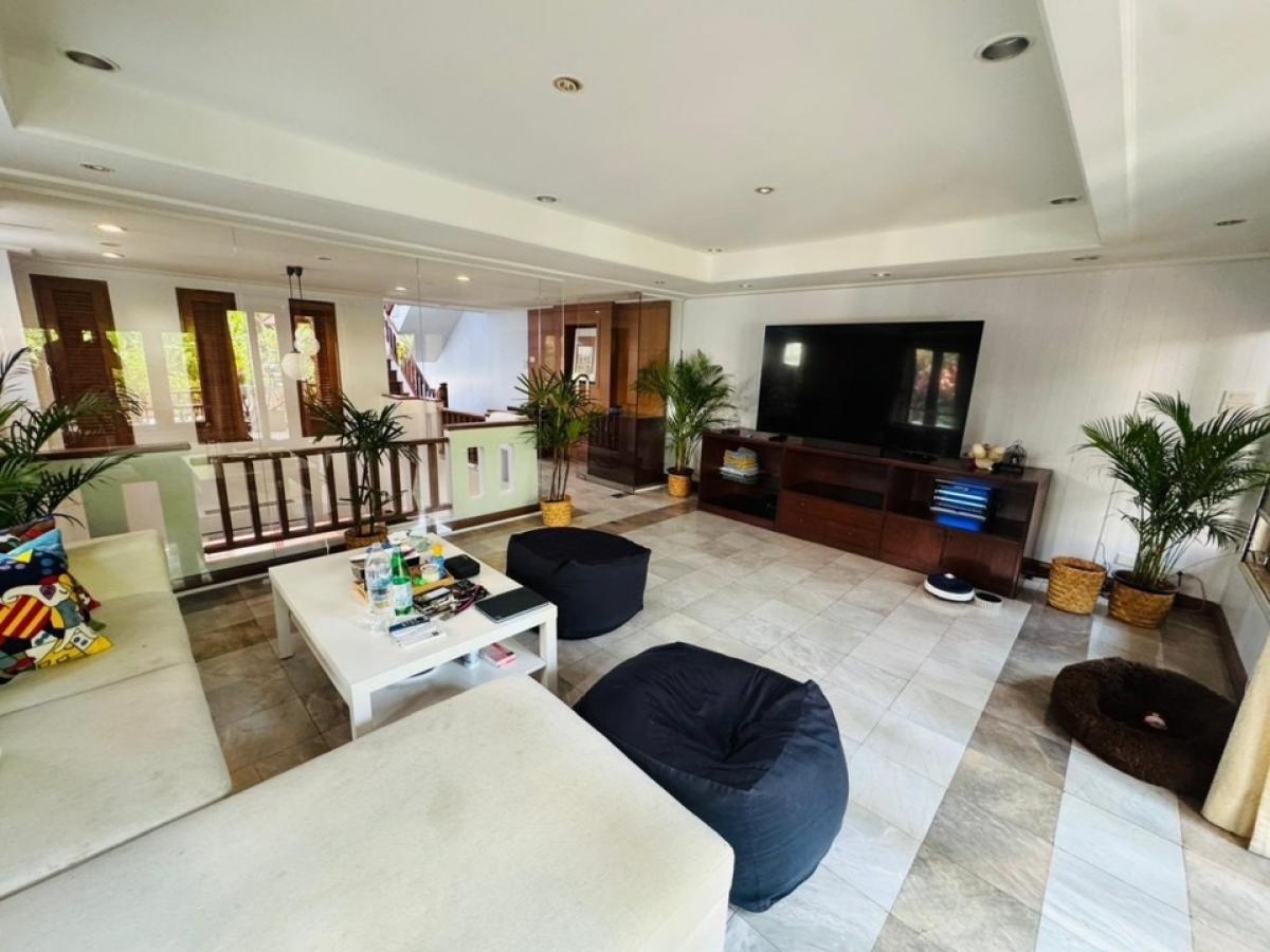 ให้เช่า pool villa 4 ชั้น หรู สุขุมวิท 49 โครงการ Villa 49 เงียบสงบ เป็นส่วนตัว รับสัตว์เลี้ยง